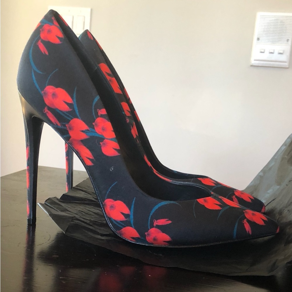 Rachel Zoe Black and Red Floral Heels US size 8 new in box